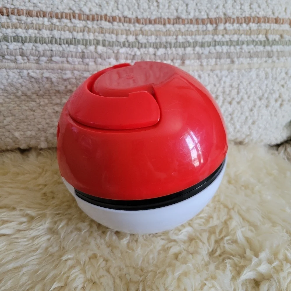 2017 Think Geek Pokemon Lunch Case Box Tote Poke Ball Purse Storage Container